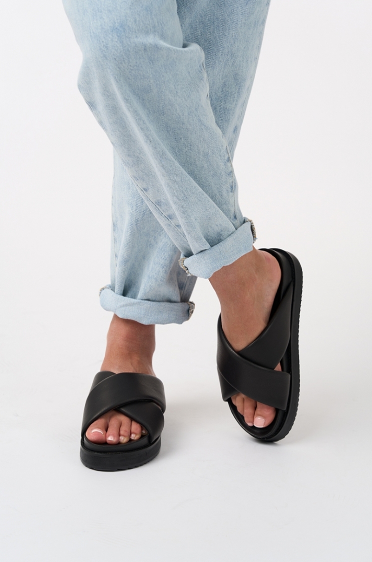 CLEA BLACK