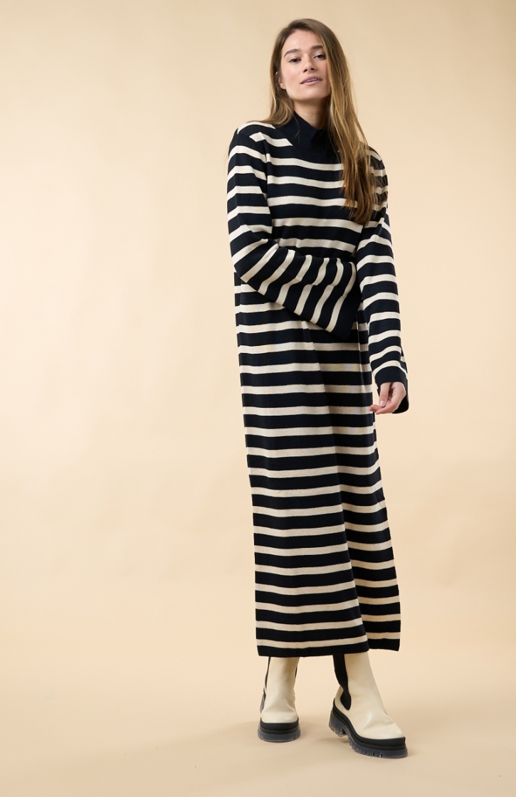 MUSETTE BLACK SAND ARTW