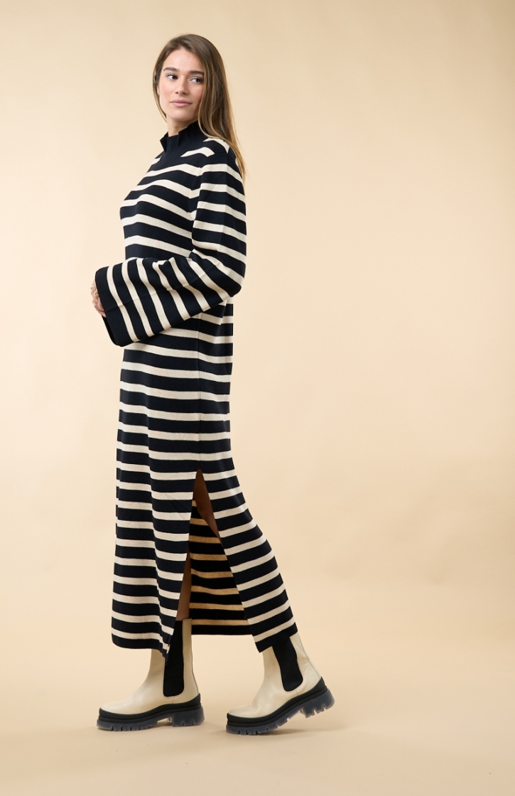 MUSETTE BLACK SAND ARTW