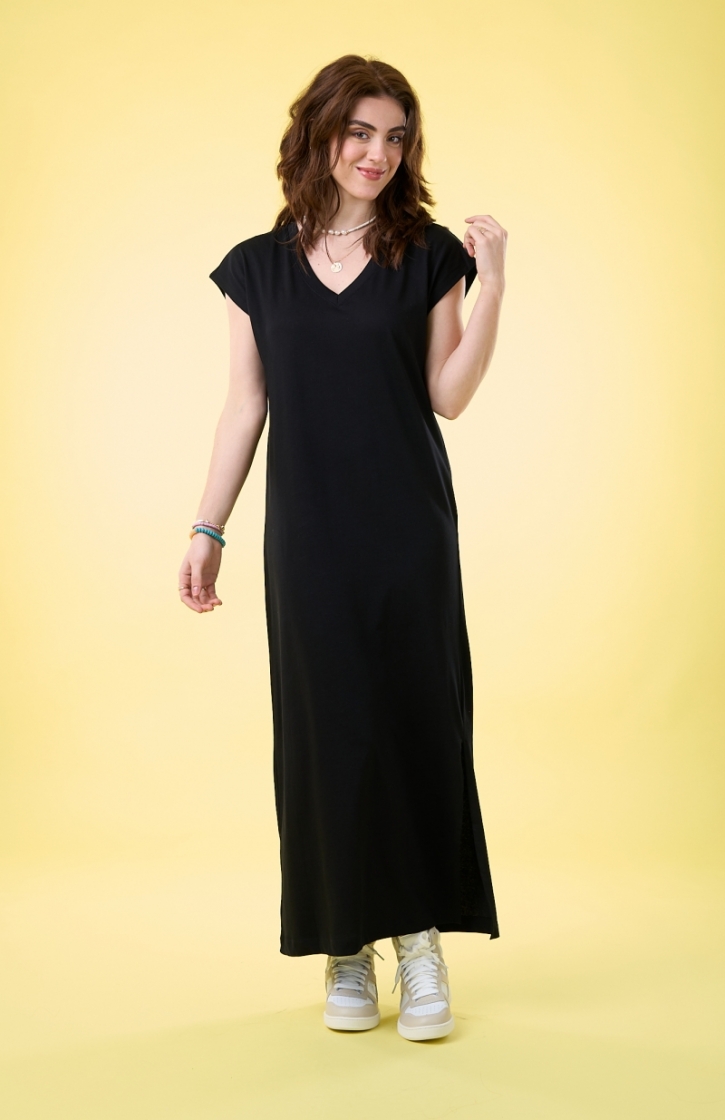 ESSENTIAL BLACK
