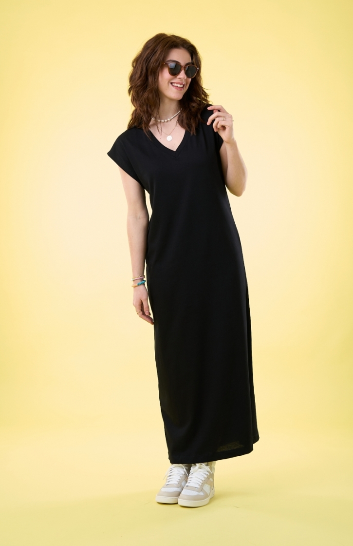 ESSENTIAL BLACK