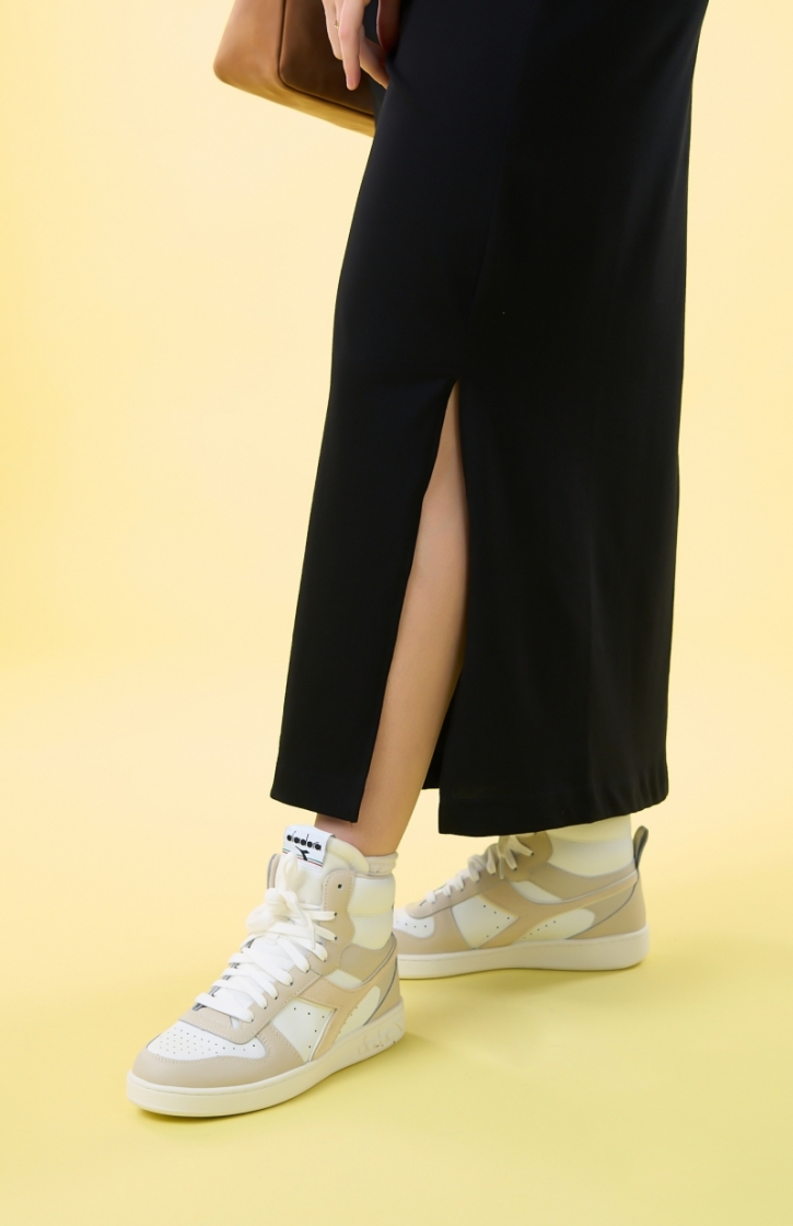 ESSENTIAL BLACK