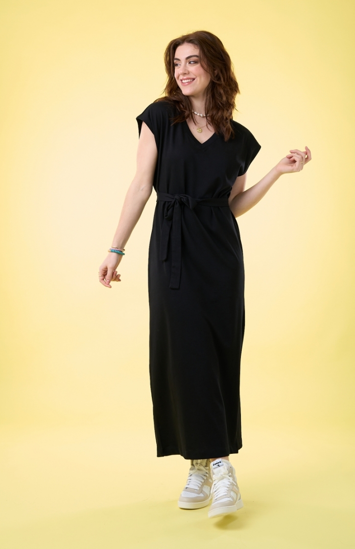 ESSENTIAL BLACK