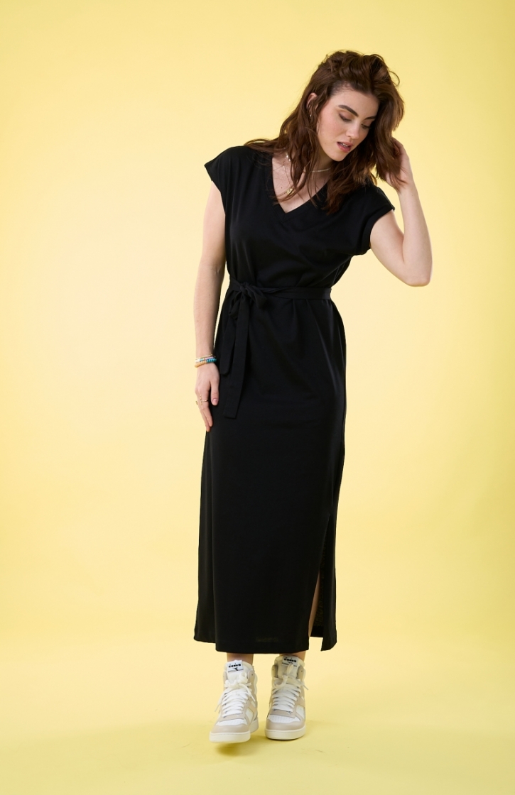 ESSENTIAL BLACK