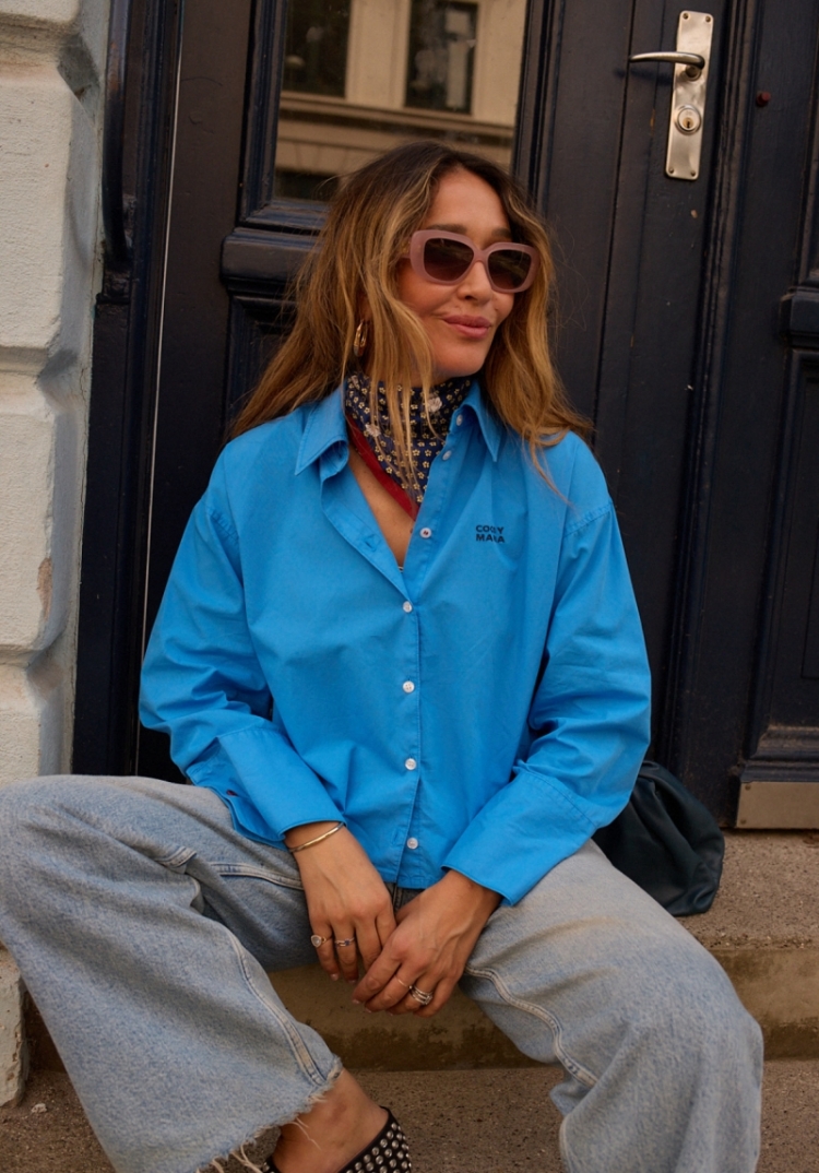 LA CAMISA BLUE