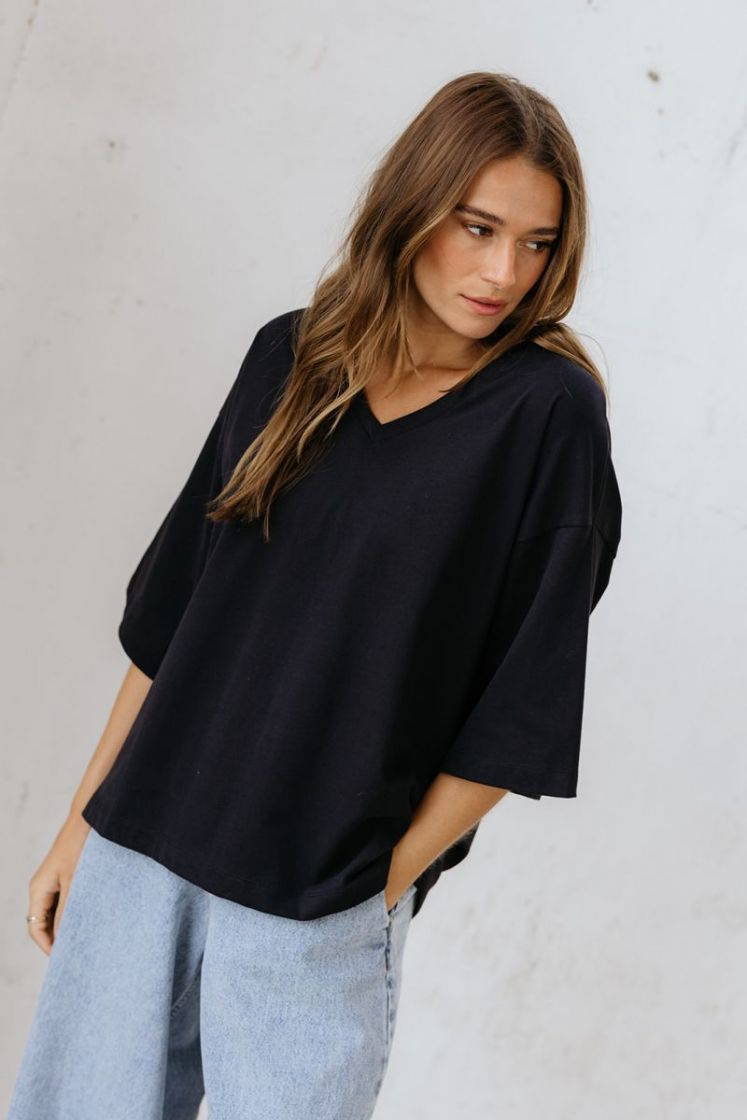 RAE V-NECK BLACK