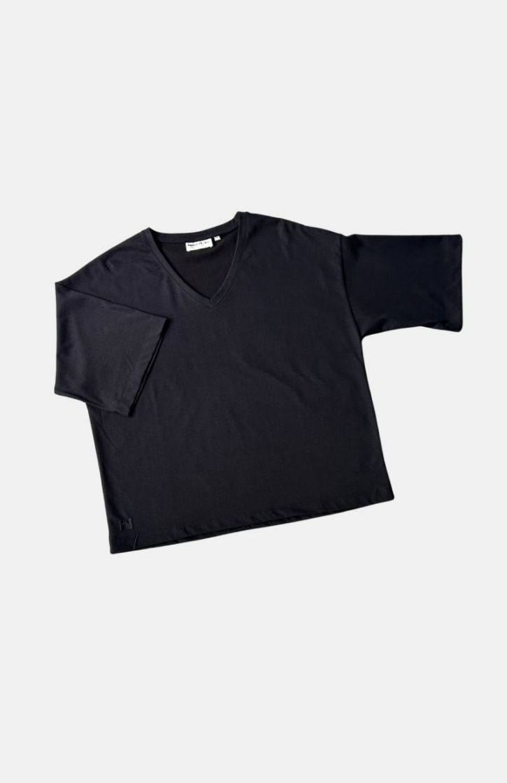 RAE V-NECK BLACK