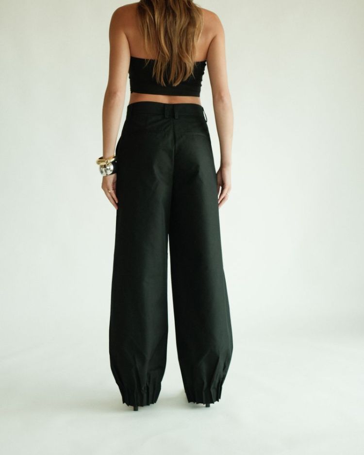 LOUANASW BLACK