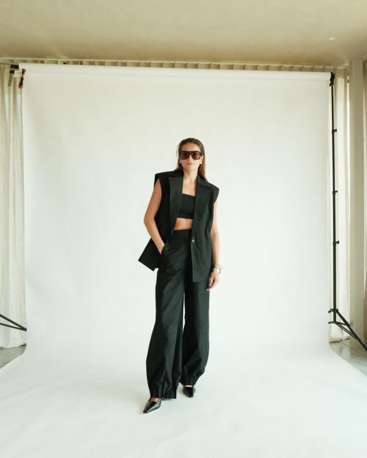 LOUANASW BLACK