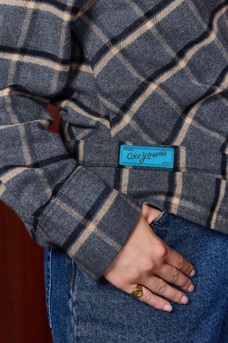 LA CAMISA DE LADO GREY CHECK