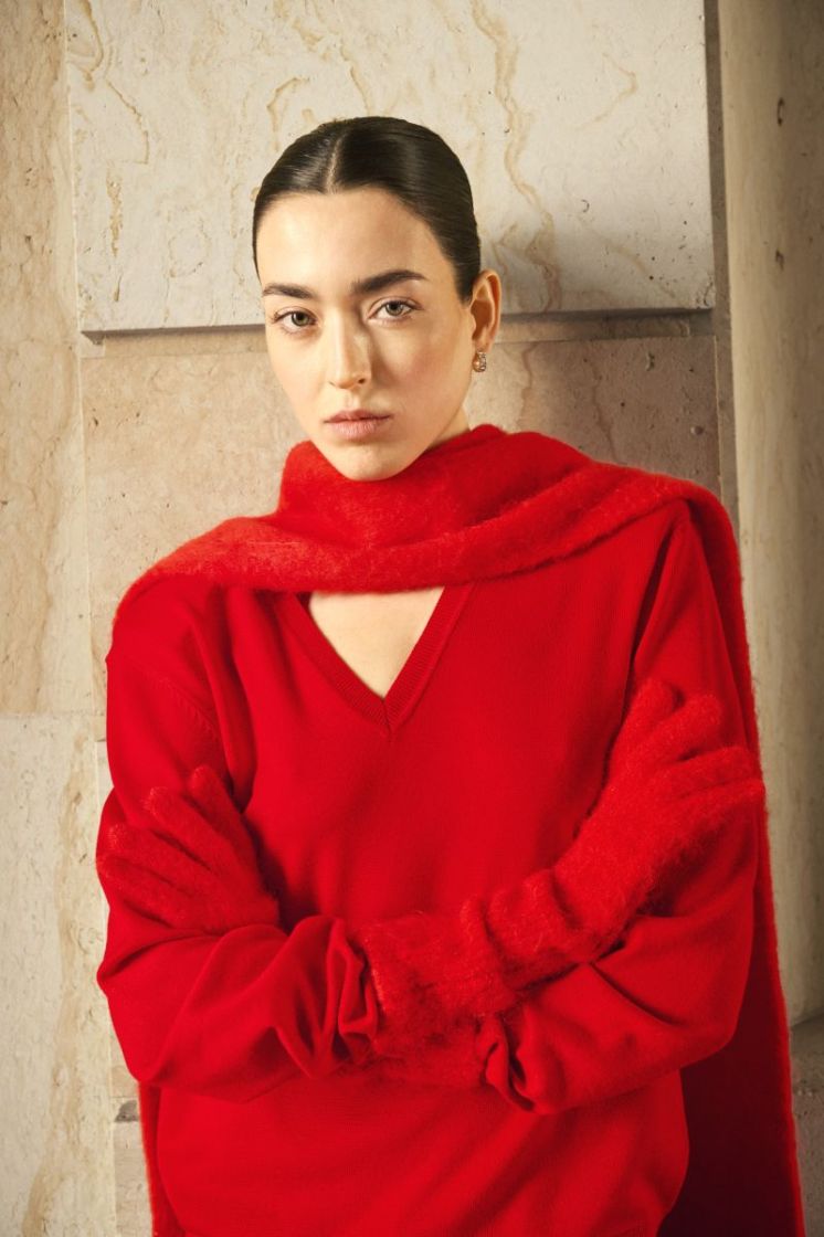 RUTHIE RED AURA
