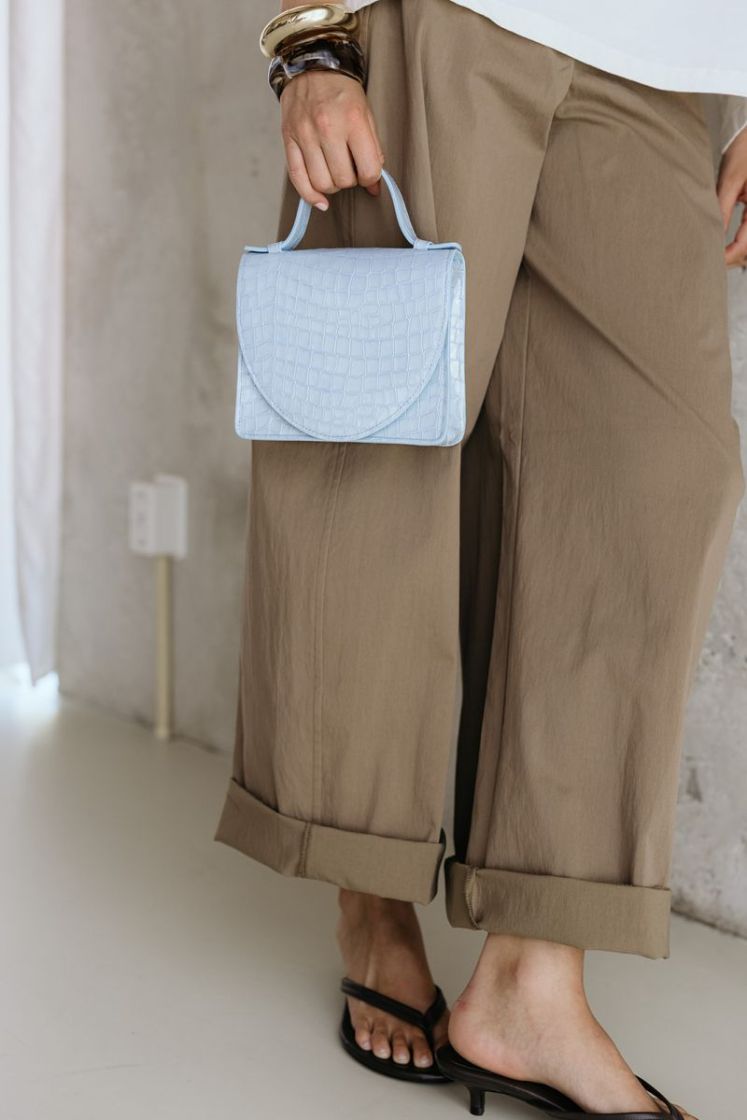 MICRO BRIEFCASE NACRE ICE BLUE CROCO