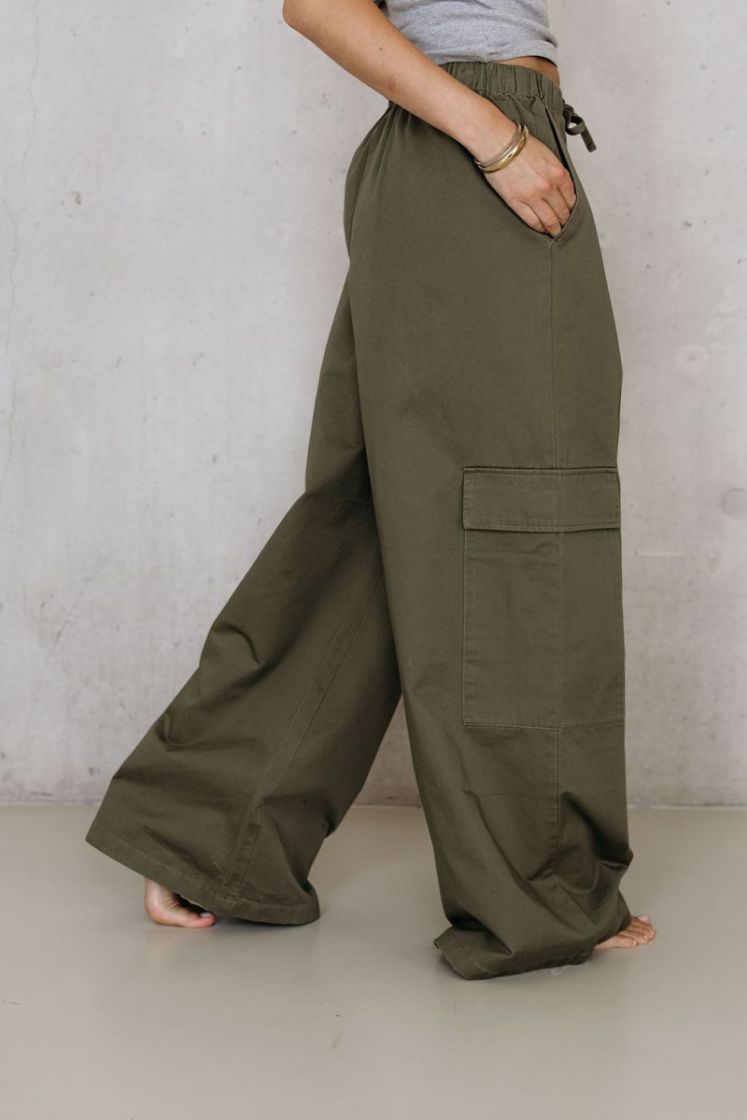 CAMELIA KHAKI
